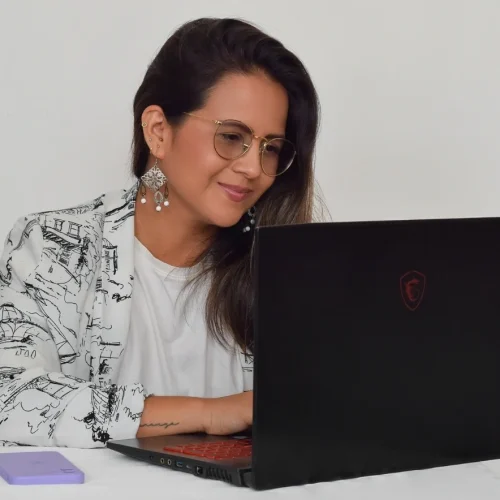 diseñadora grafica especialista en branding